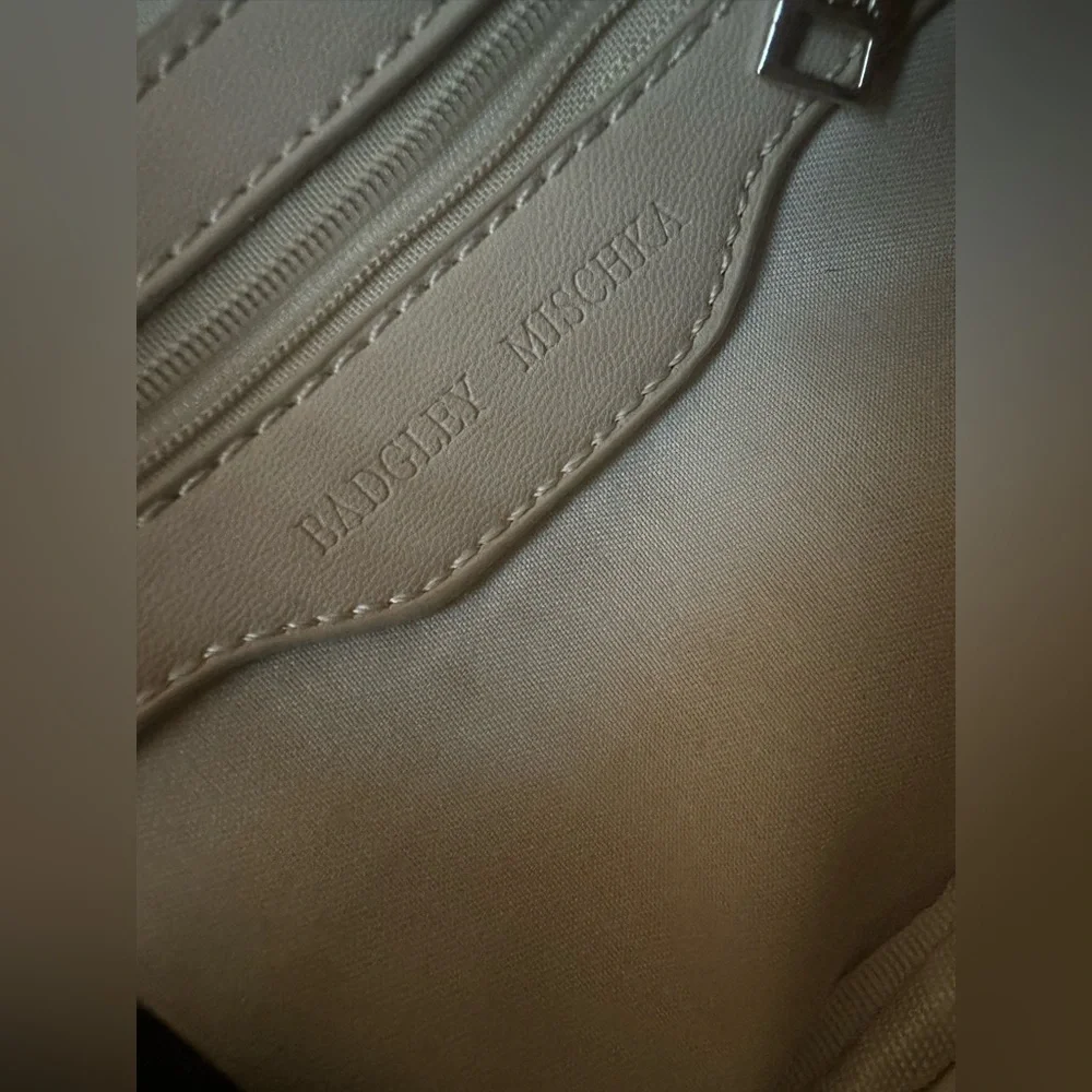 Badgley Mischka Ivory Quilted Crossbody Camera Bag Chain Strap Chic - Picture 7 of 8